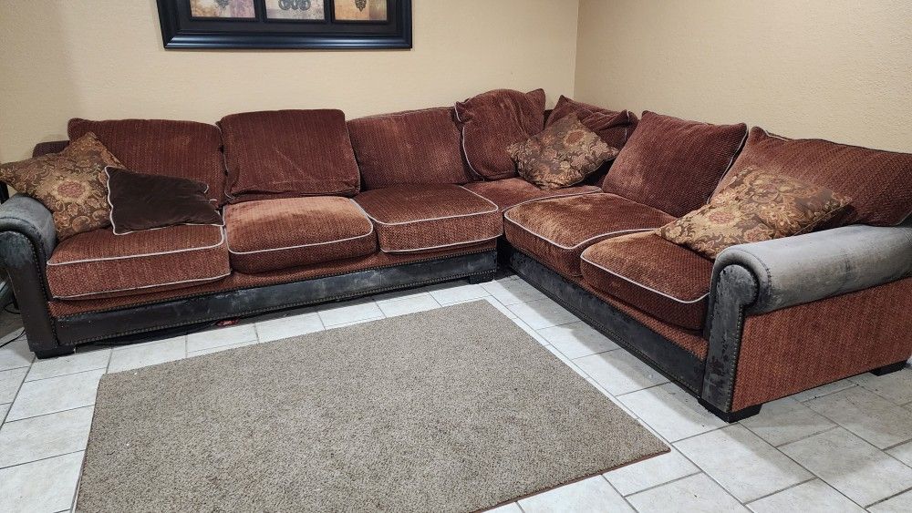 FREE Sectional Couch 