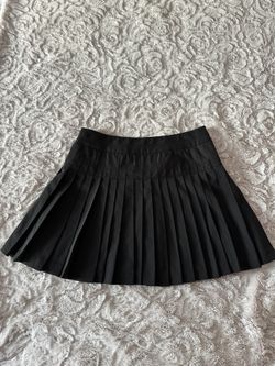 Elegant Black Pleated Bebe Skirt