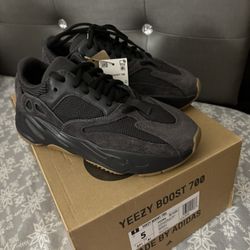 Yeezy Boost 700
