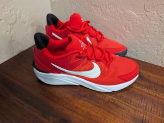 Nike Star Runner 4
Big Kids' Road Running Shoes 6.5 youth eur 39