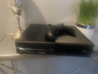 Xbox One Consolé With Controller