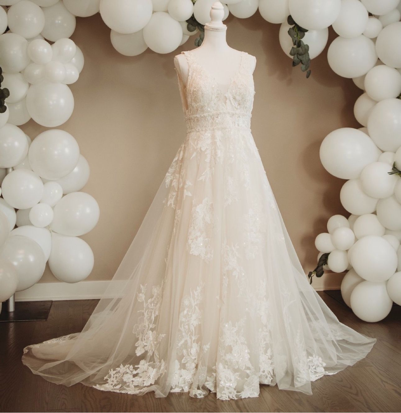 Wedding Dress-Eddy K (Lolana )
