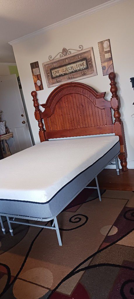 Queen Size Bed Excellent Condition 