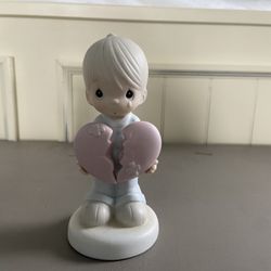 Precious Moments Figurines 