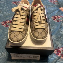 Gucci Sneakers GG Supreme 