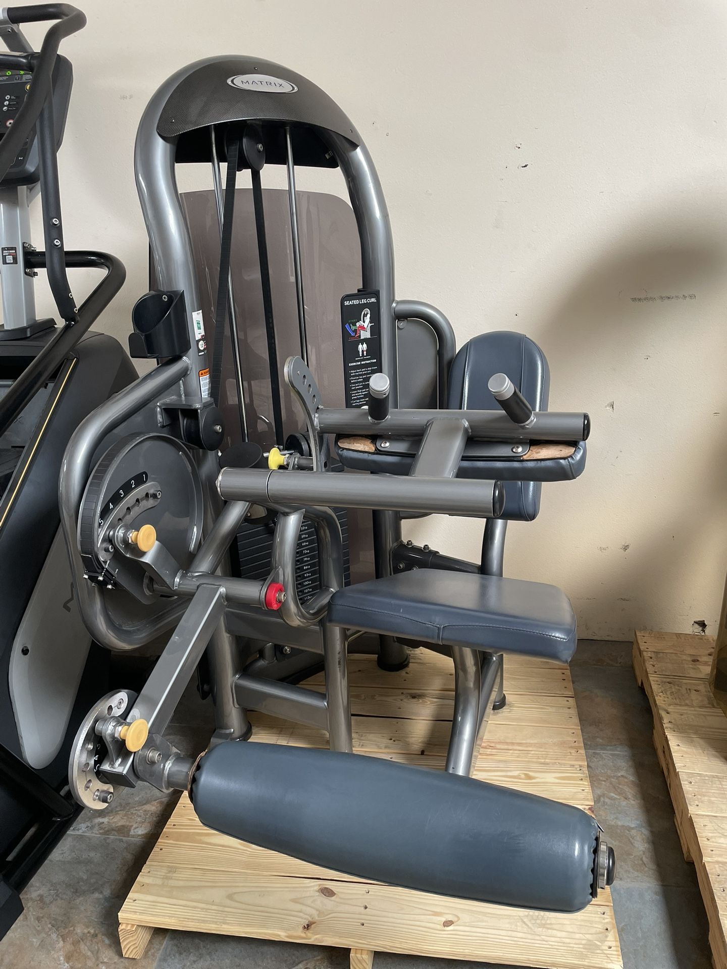 Matrix Seated Leg Curl Exercise Workout Equipment Machine