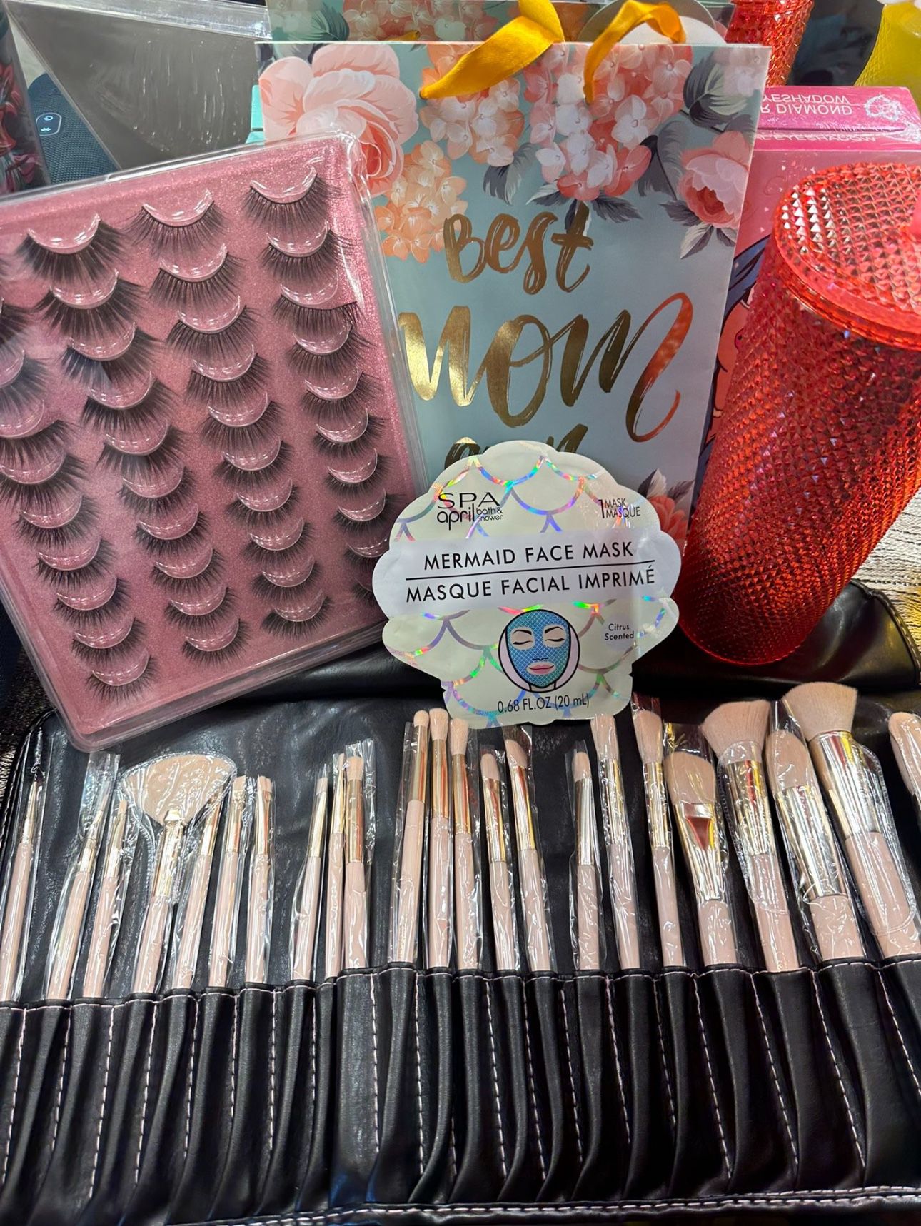 Perfect Gift Pretty In Pink Set Of Brushes / Cup/ 20 Pair Of Human Lashes / Mask / 🩷