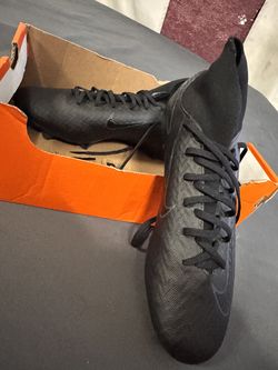 Size 6.5 black Nike Zoom Mercurial Superfly 10 Academy soccer cleats.