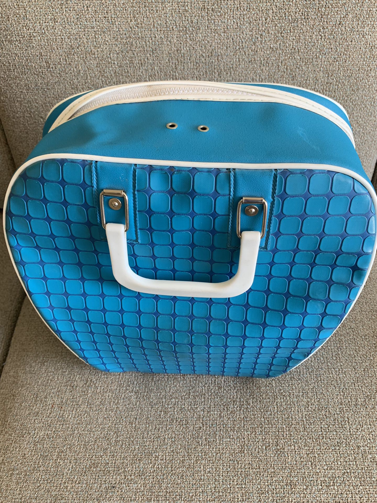 Vintage Retro Galaxie 300 Bowling Ball and Brunswick Bag / Suede Women's  Shoes Size 8 for Sale in San Diego, CA - OfferUp