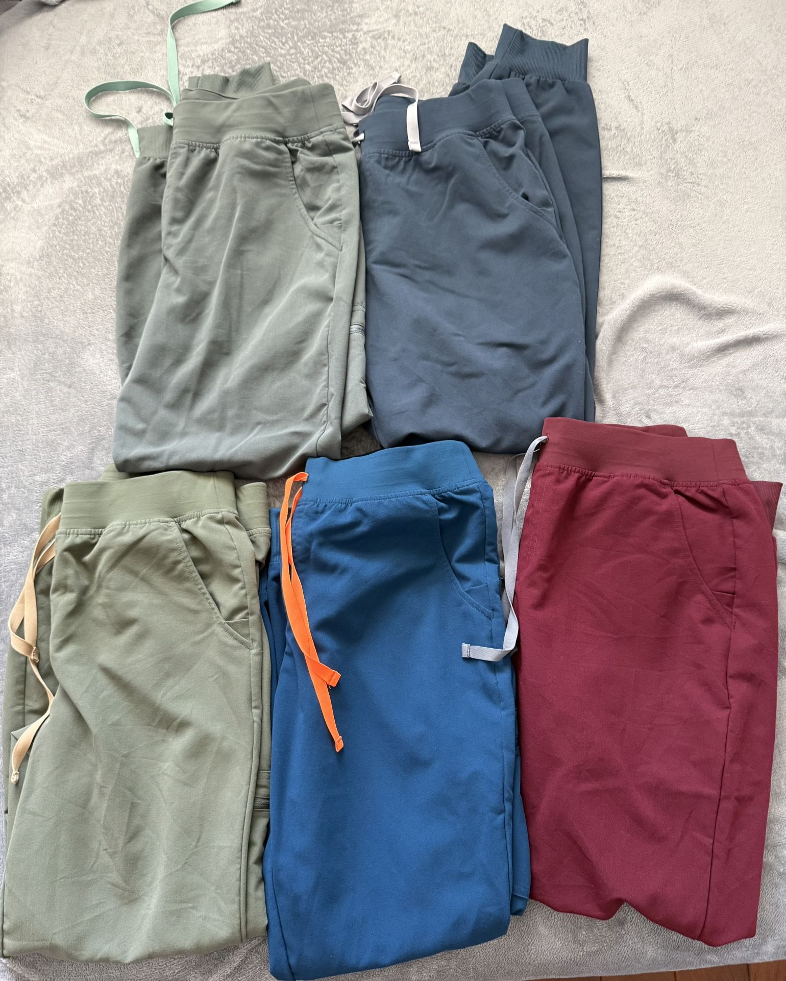 FIGS Joggers Scrub Pants – Size M – Multiple Colors – Excellent Condition