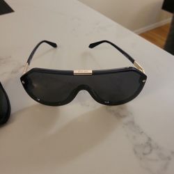 Quay Sunglasses  " NEW"