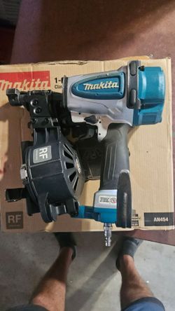Makita AN454. 1-3/4  roofing nailer. New condition Used on one job $150