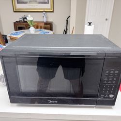 Midea Countertop black microwave Oven 