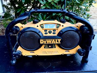DeWalt DC011 Worksite Radio/Charger