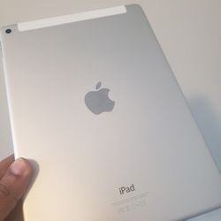 iPad Air  2 , iCloud Unlocked,   Wi-Fi  Internet Access  , Excellent Condition Like New 
