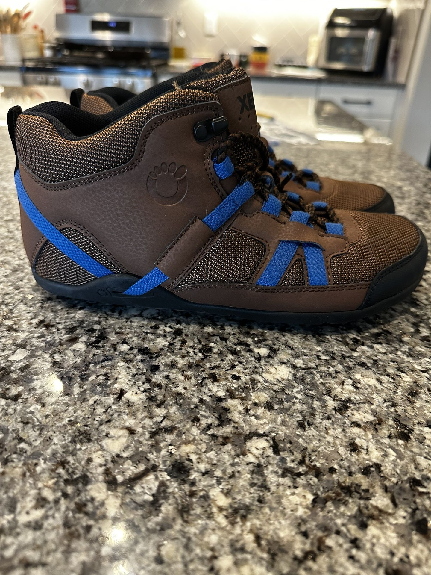 Womens size 9.5 - Barefoot Hiking Shoes /Boots New without tags