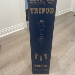 NEW FreeSea Professional Tripod w/ Ball Head + Quick Release Plate (Unopened)