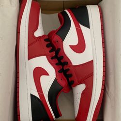 Jordan 1 Low  Bulls Size 9.5