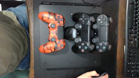 PS4 Slim 500GB Bundle, four controllers plus charging stand and games