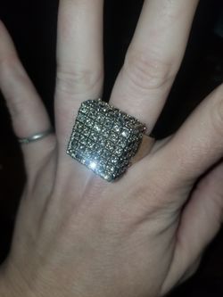 Vintage lia Sophia ring I think silver missing some bling.