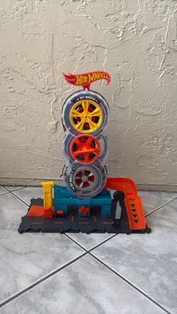Hot Wheels City Super Twist Tire Shop