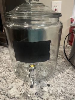 Glass drink dispenser