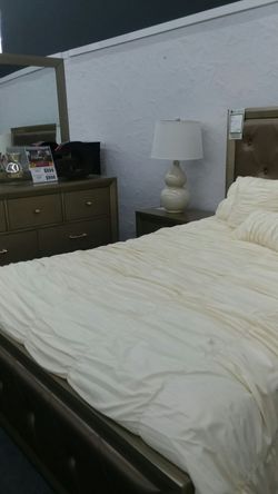 Model b1700 queen bed set