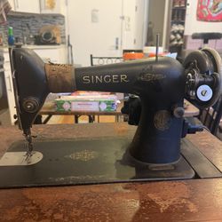 (working motor) Vintage Singer 15-88 & desk cabinet + replacement parts  (c. 1931)