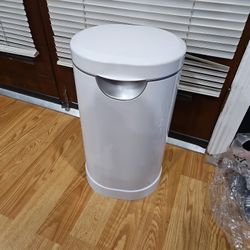Munchkin Diaper Pail