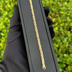 14k solid Yellow Gold brand new Byzantine bracelet 8.00” 4.00mm