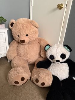 Teddy bear and panda bear