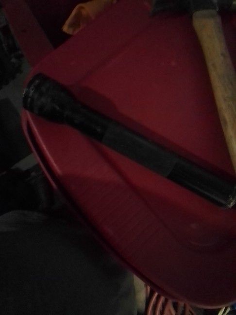 18" Maglite Flashlight With batteries Works