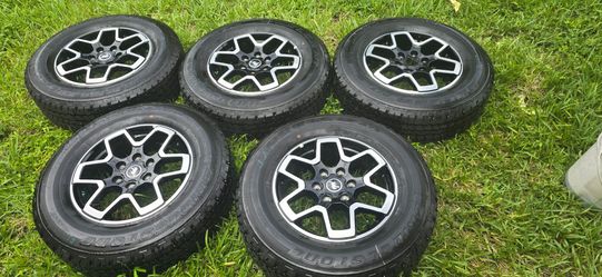 OEM Ford Bronco Wheels & Tires Size: 255/70R18