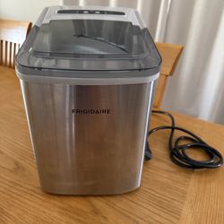 Frigidaire Self Cleaning Bullet Ice Maker, 26 lbs. 