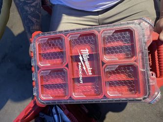 Milwaukee Pack out