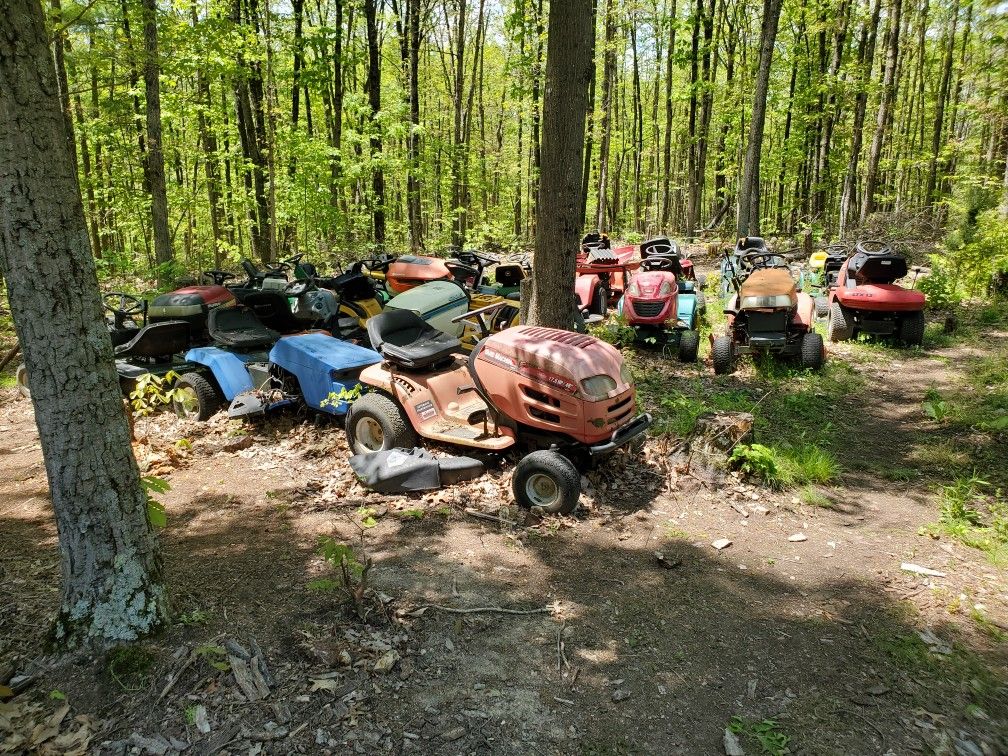 Parting Out Pushmowers and Riding Mowers 