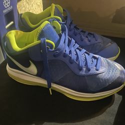Nike Airmax Size 11   Needs Glue 