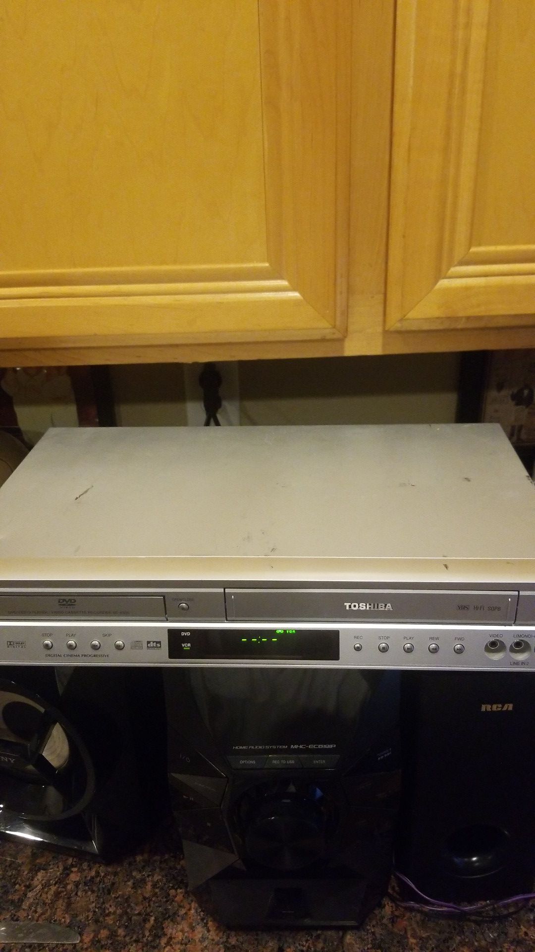 Toshiba VHS & DVD player works excellent