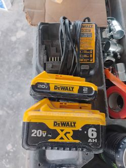 DEWALT 20V BATTERY COMBO