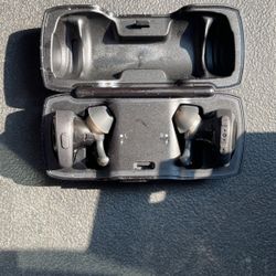  Bose Sport headphones.