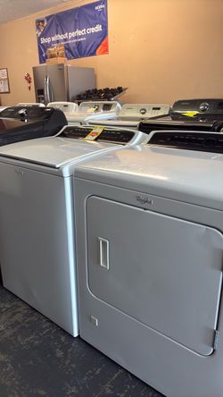 Nice like new Whirlpool washer and gas dryer set