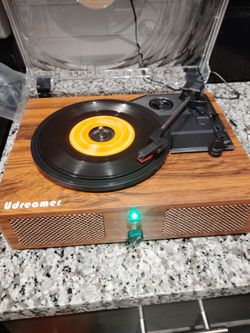Udreamer Vinyl Record Player with built-in speakers