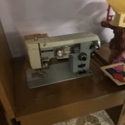 sewing machine with table 