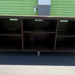 Howard Miller Entertainment Console / Media Stand