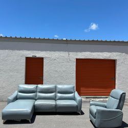 ELECTRIC RECLINING SECTIONAL COUCH WITH ARMCHAIR LEATHER/ DOMIO HYDRA LEATHER BLUE/ IN GREAT CONDITION/ DELIVERY NEGOTIABLE 