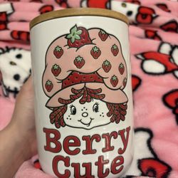 berry cute strawberry shortcake holder  🍓