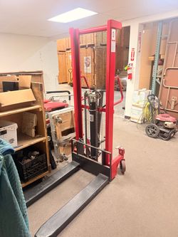 Dayton Manual Hydraulic Pallet Stacker Lift