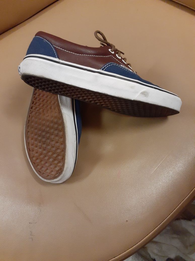 Van's 8.5 blue and brown good condition