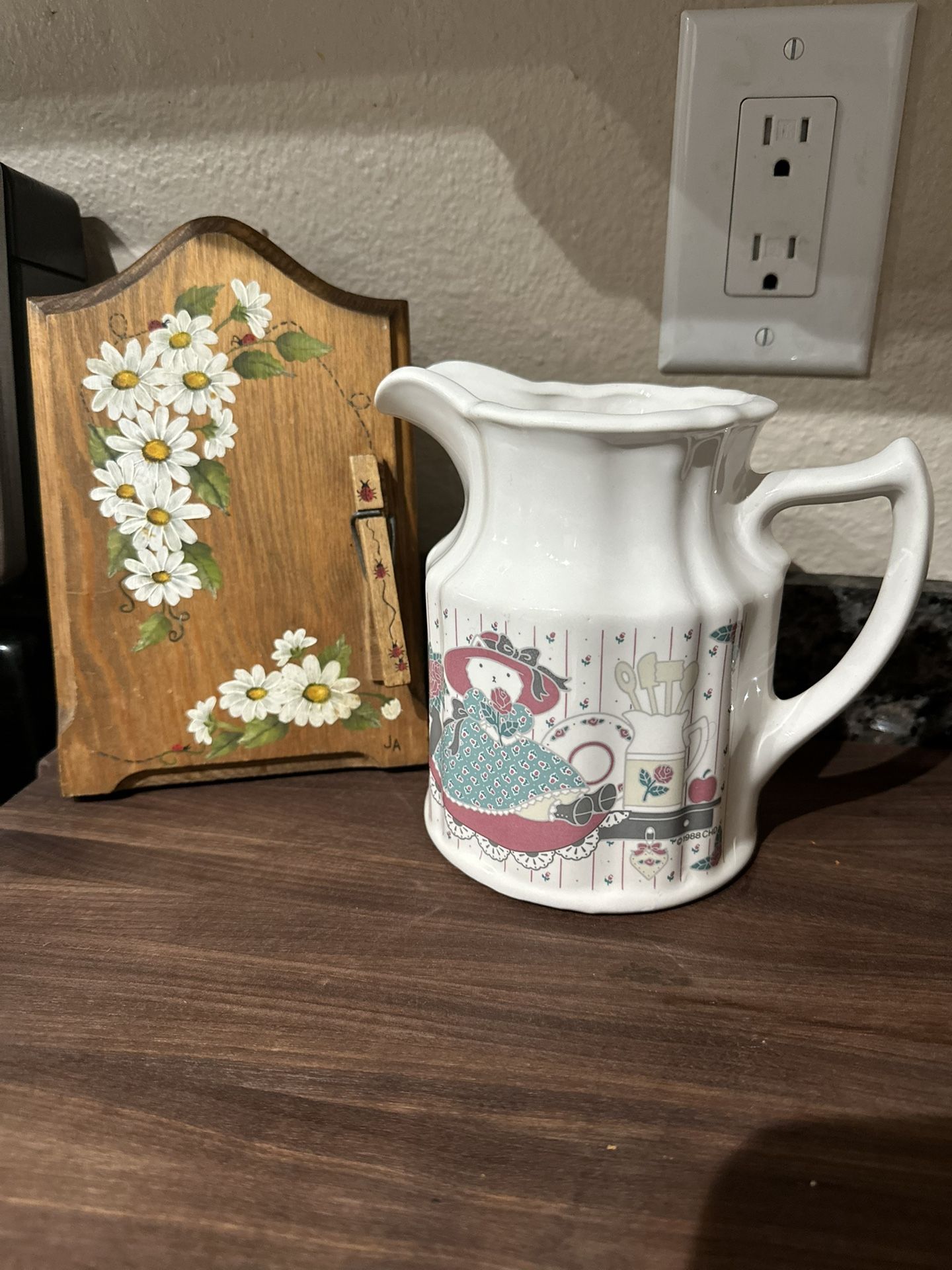 Vintage country cat pitcher