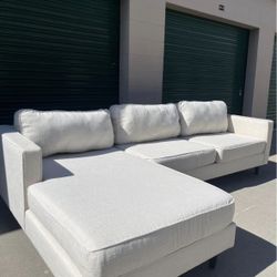 Living Spaces Cream Section Couch 🛻 Delivery Available🛻